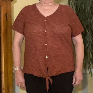 Coco’s Clozet Burnt Red w/ Black Tie-Front Button Top - Size Large